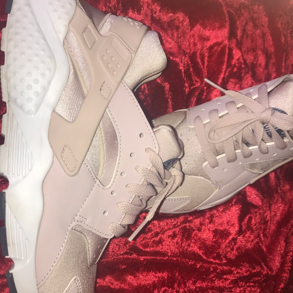 Women’s Nike huarache size 7